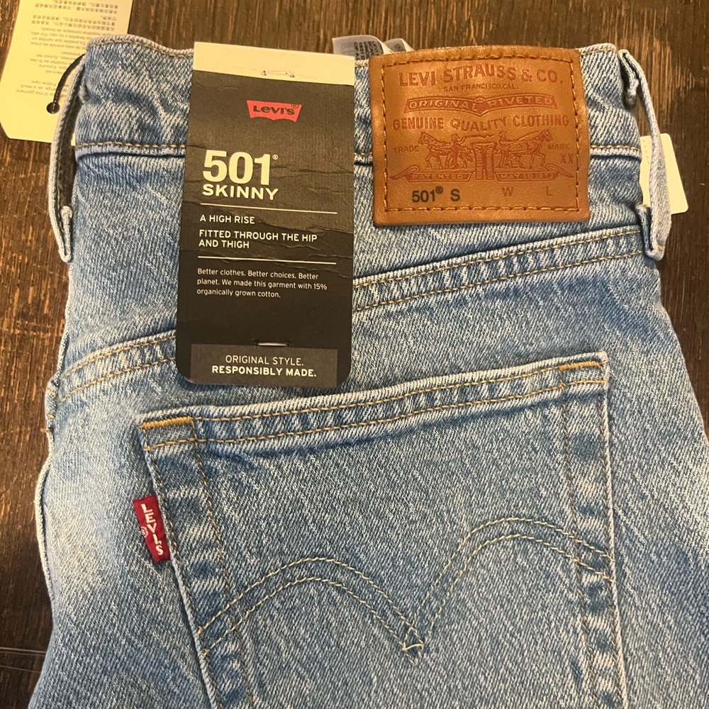 Levi’s 501 light wash skinny jeans NWT